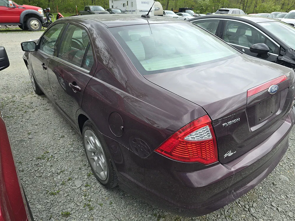 
								2011 Ford Fusion SE full									