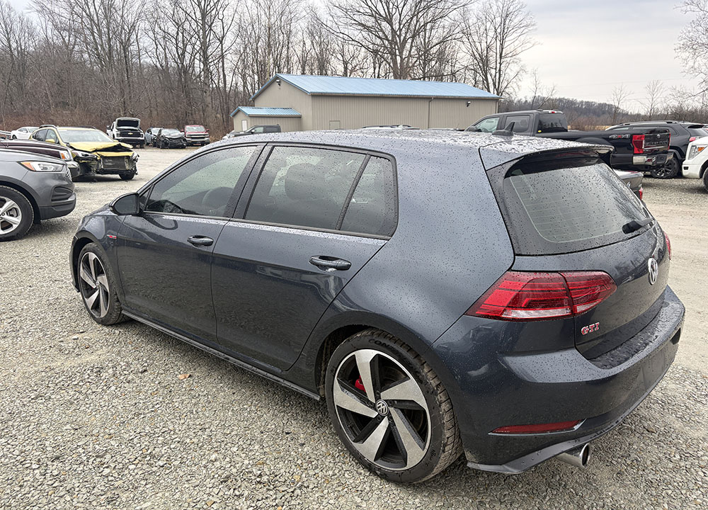 
								VOLKSWAGEN GTI S full									