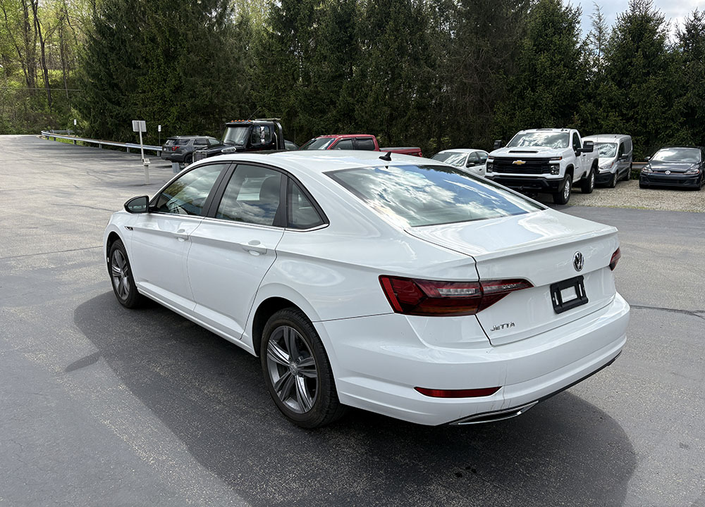 
								VOLKSWAGEN JETTA R-LINE full									