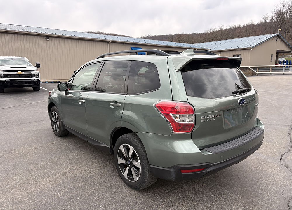 
								SUBARU FORESTER PREMIUM full									