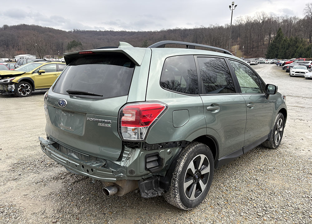 
								SUBARU FORESTER PREMIUM full									