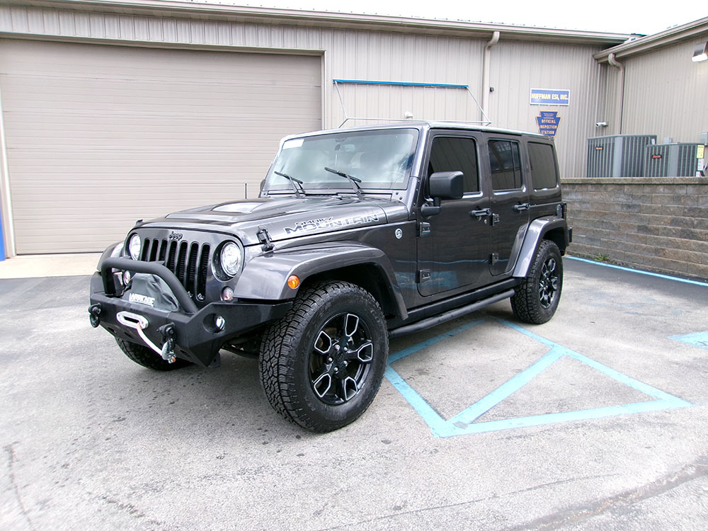 
								2017 Jeep Wrangler Unlimited Sahara full									