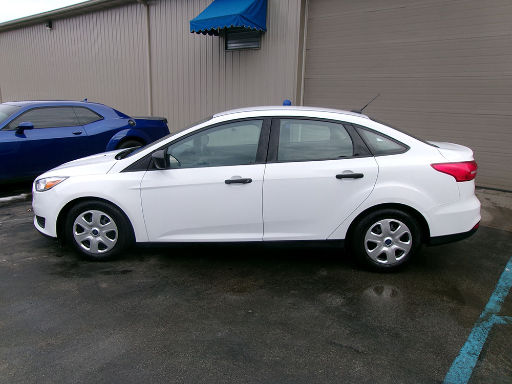 
								2016 Ford Focus S full									