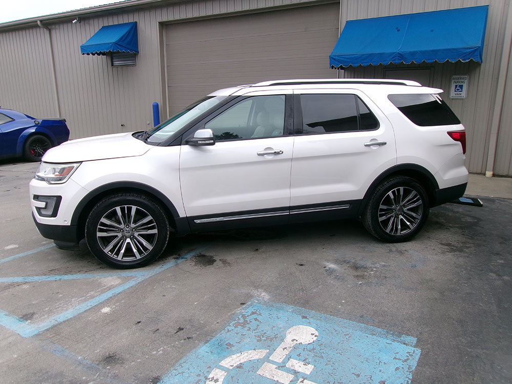 
								2017 Ford Explorer Platinum full									