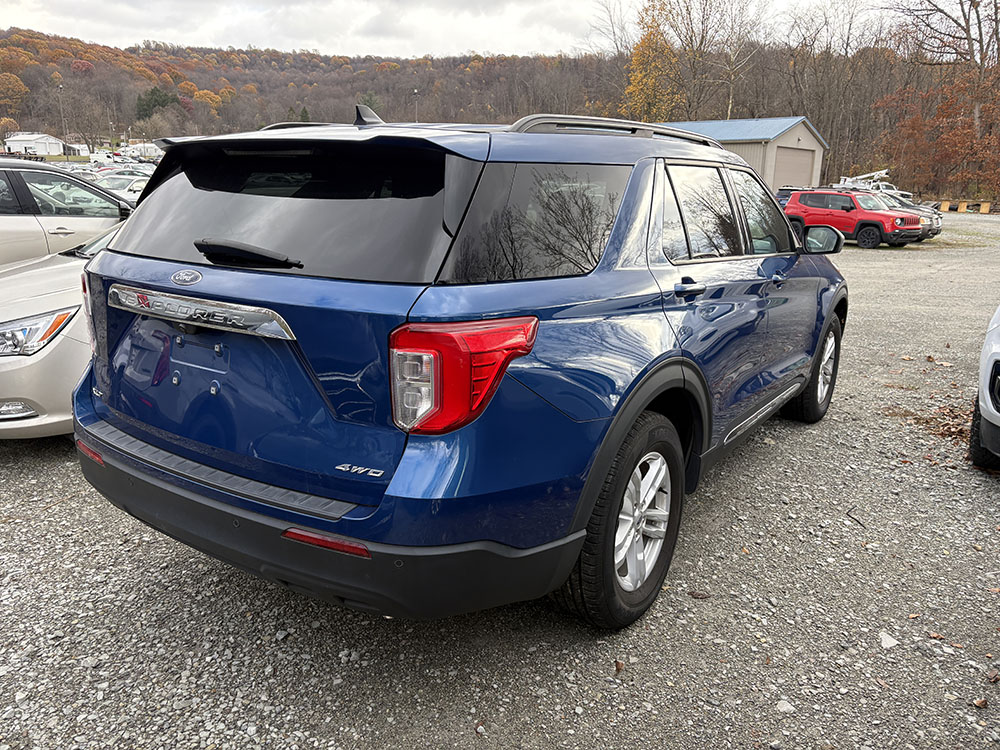 
								2022 Ford Explorer XLT full									