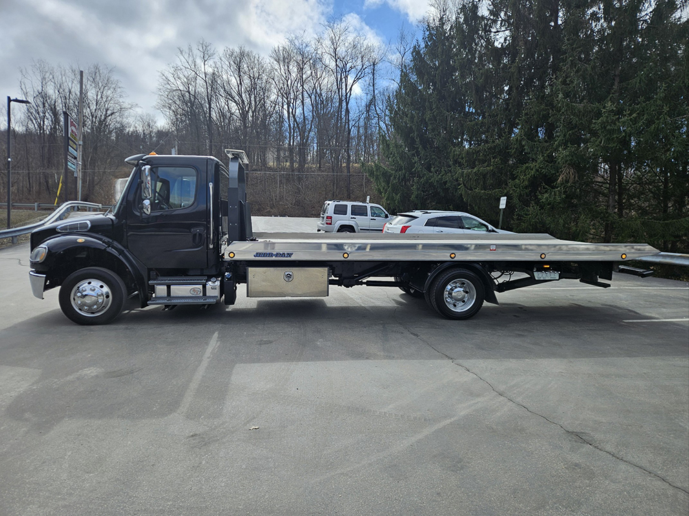 
								FREIGHTLINER M2-106 ROLLBACK full									