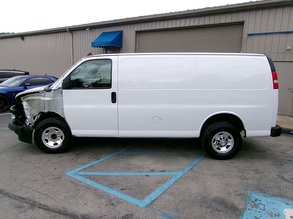 
								2021 Chevrolet Express 2500 full									