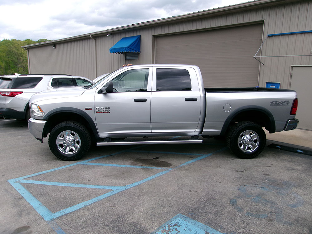 
								RAM 2500 TRADESMAN CREW CAB full									