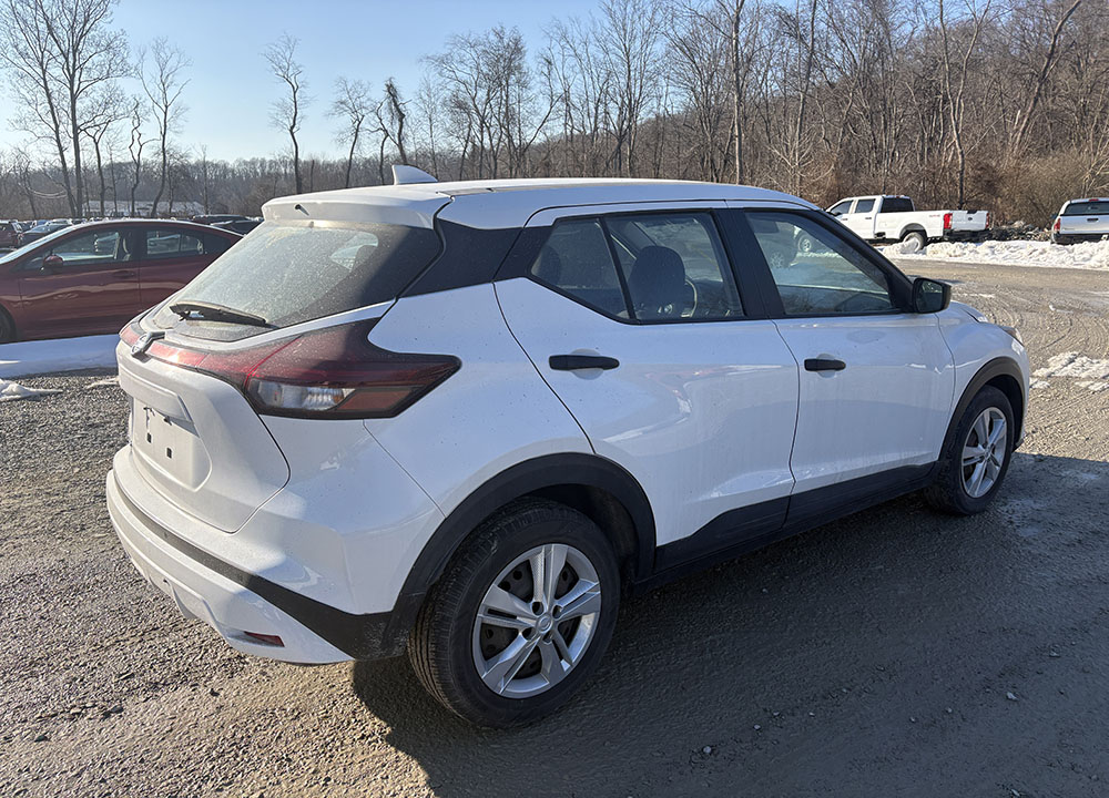 
								2021 Nissan Kicks S full									