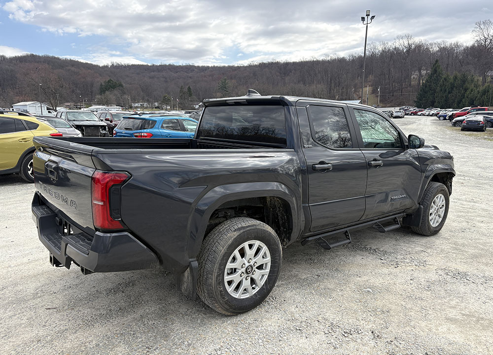 
								TOYOTA TACOMA SR5 CREW CAB full									