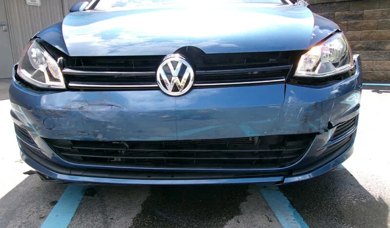 
								2017 Volkswagen Golf TSI SE full									