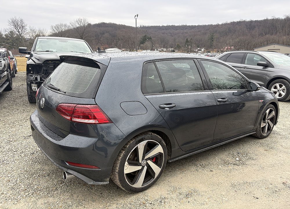 
								VOLKSWAGEN GTI S full									
