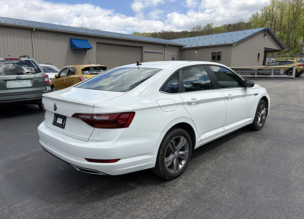 
								VOLKSWAGEN JETTA R-LINE full									