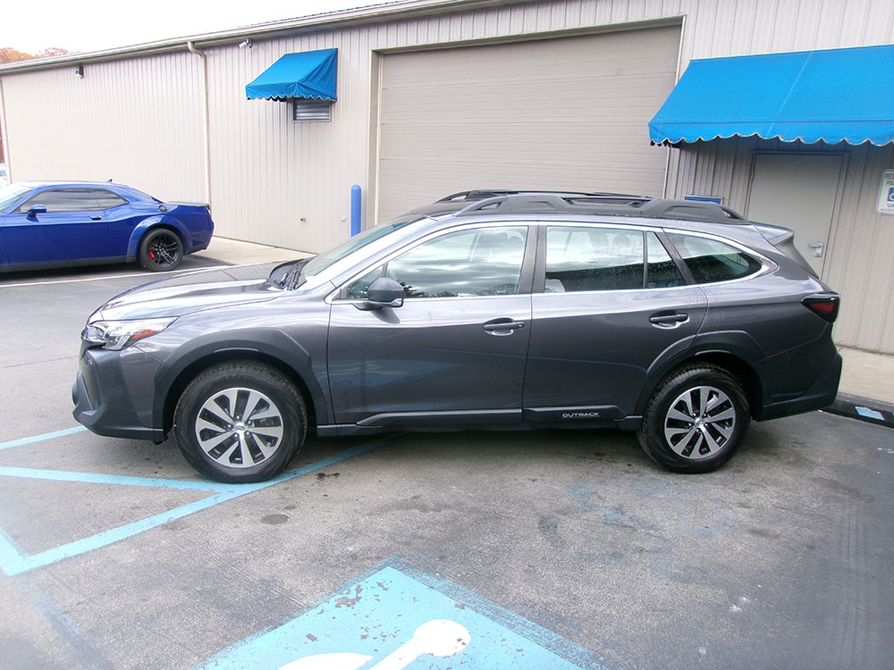 
								2023 Subaru Outback full									