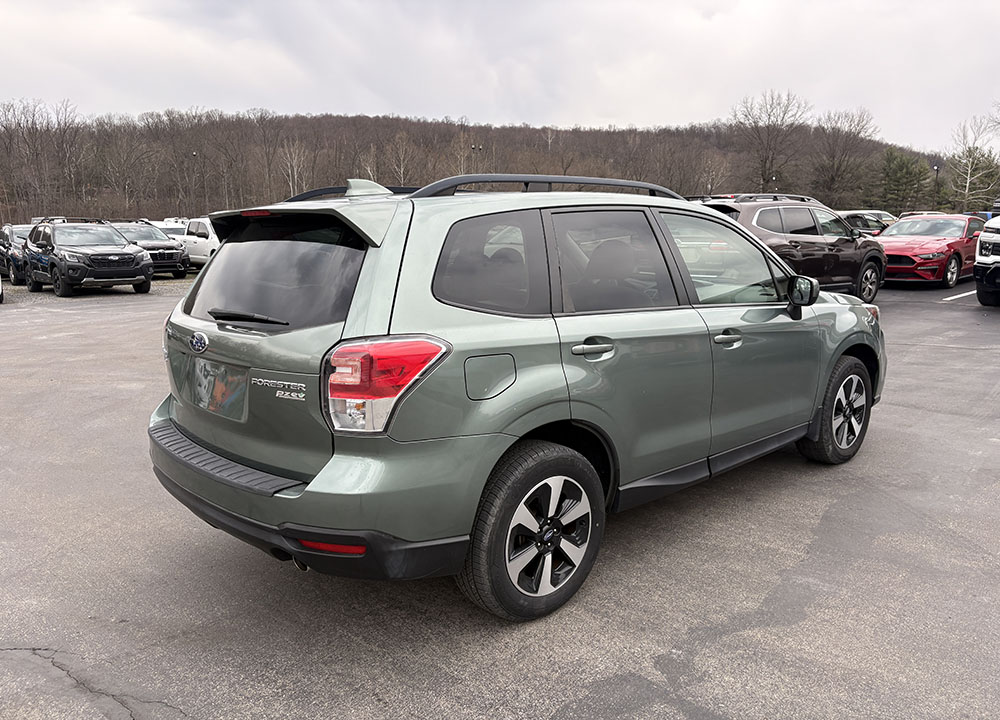 
								SUBARU FORESTER PREMIUM full									