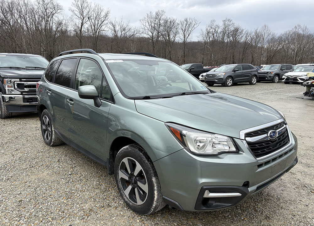 
								SUBARU FORESTER PREMIUM full									