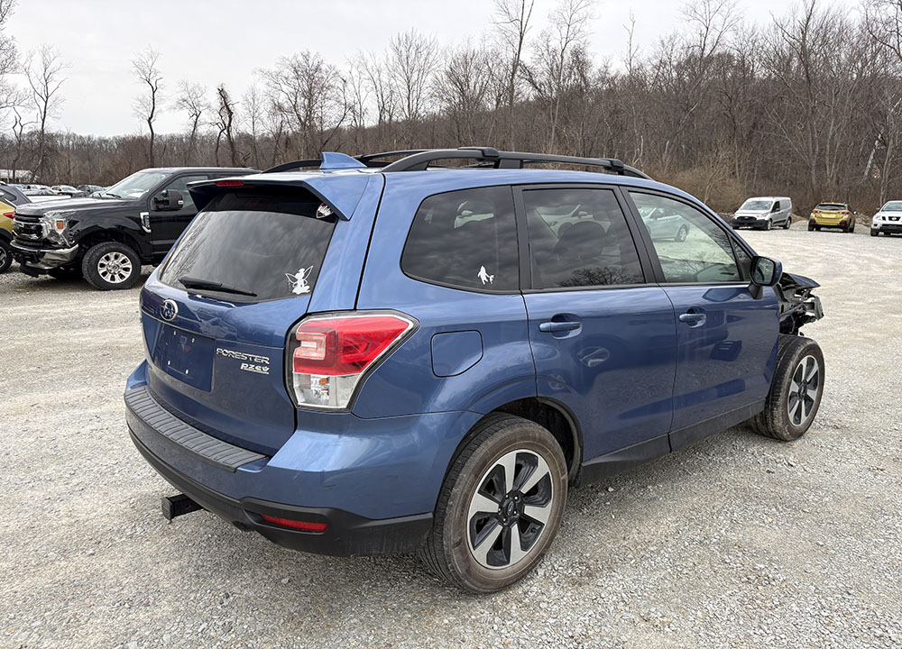 
								SUBARU FORESTER PREMIUM full									