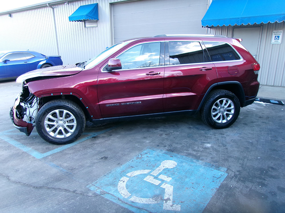 
								2021 Jeep Grand Cherokee Laredo full									