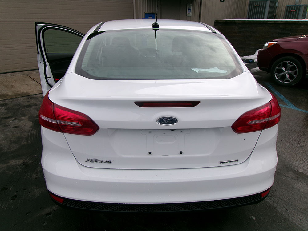 
								2016 Ford Focus S full									