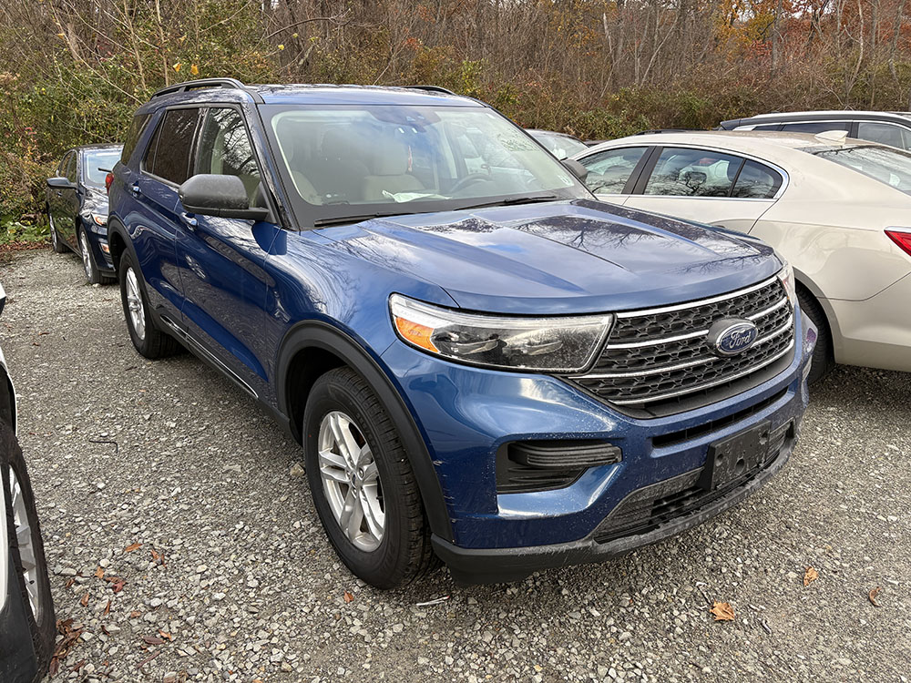 
								2022 Ford Explorer XLT full									
