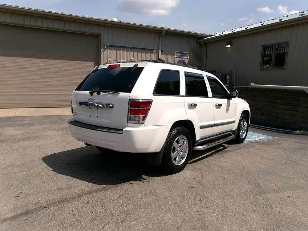 
								JEEP GRAND CHEROKEE LAREDO full									