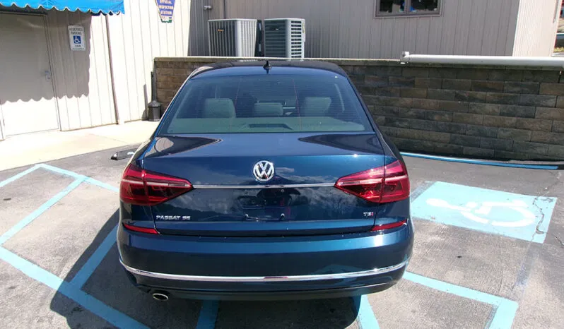 
								2018 Volkswagen Passat SE full									