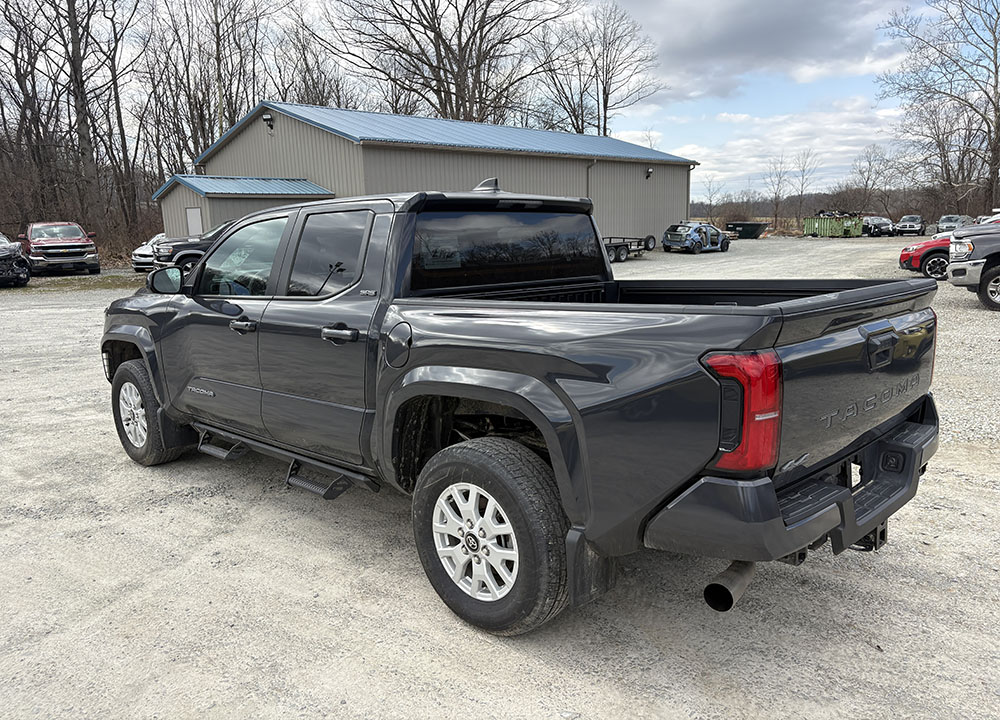 
								TOYOTA TACOMA SR5 CREW CAB full									