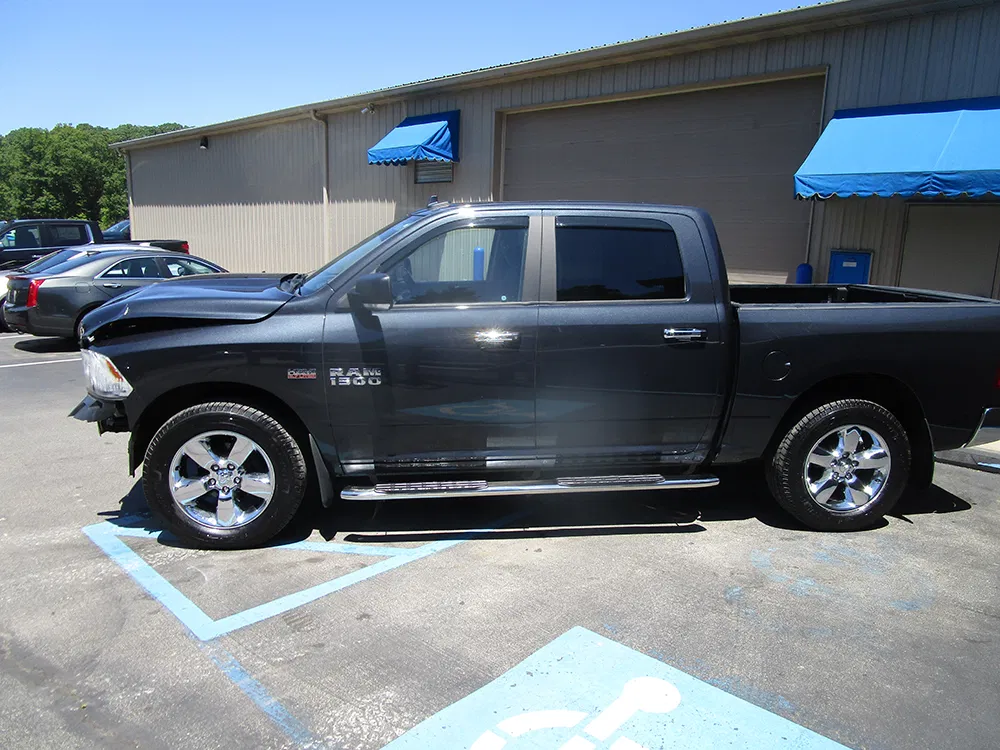 
								2017 RAM 1500 SLT Crew Cab full									
