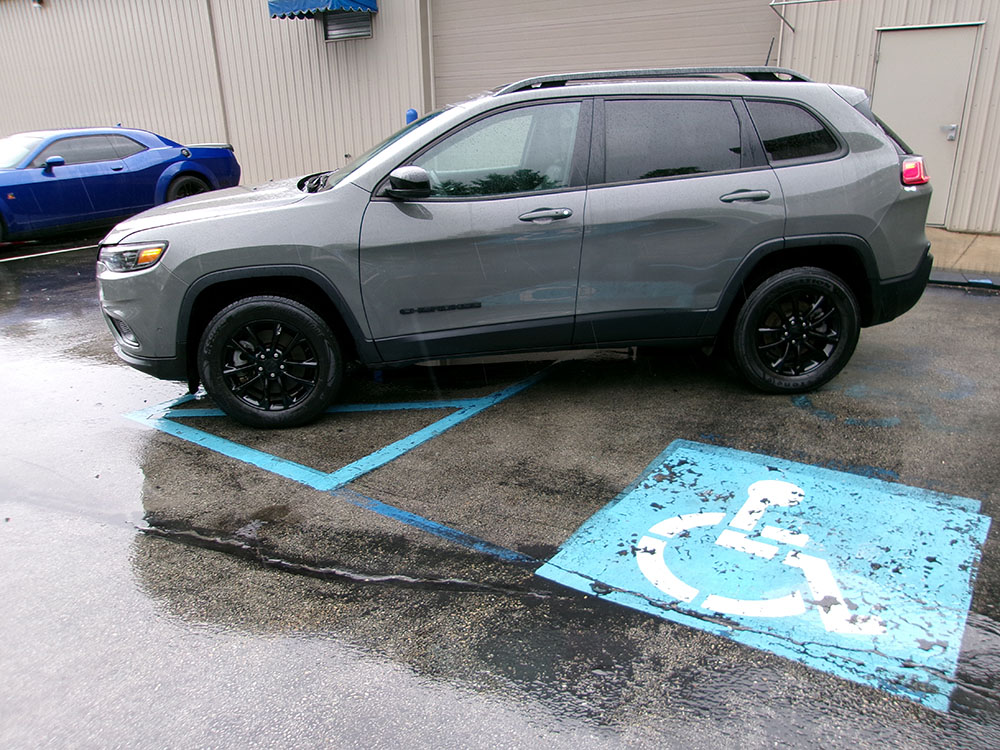 
								2023 Jeep Cherokee Altitude Luxury full									