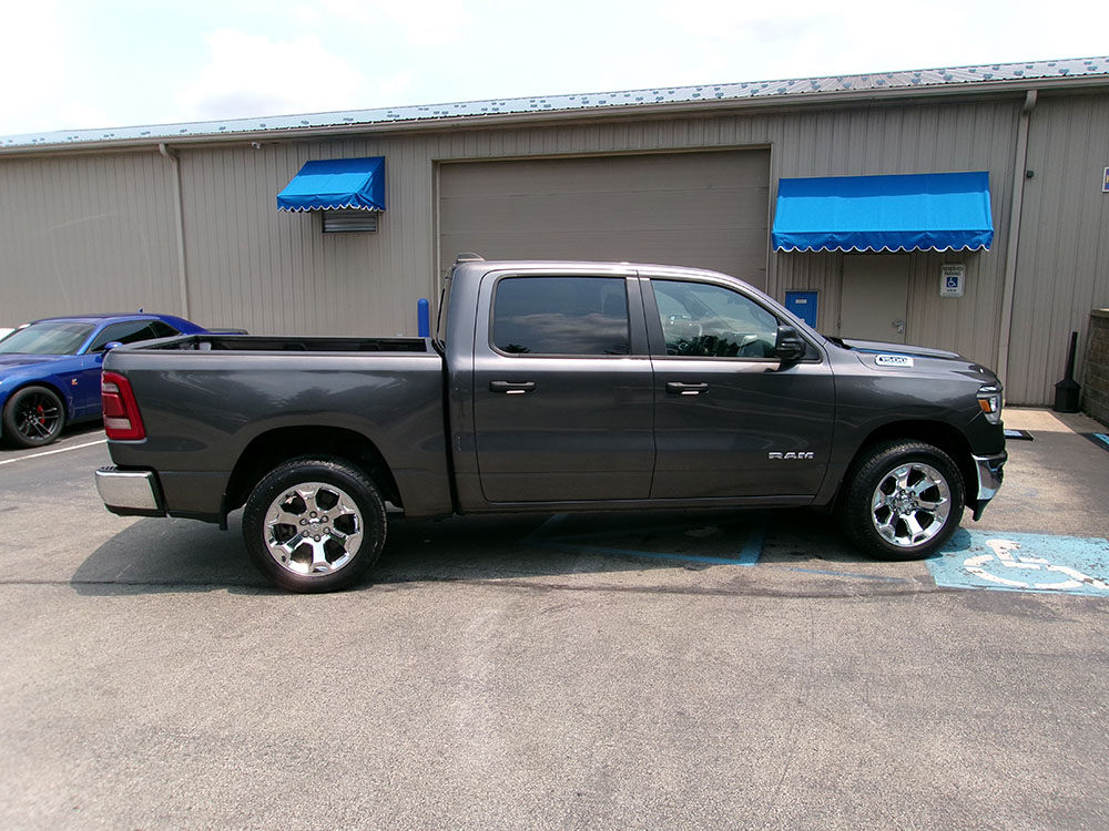 
								2023 RAM 1500 Big Horn Crew Cab full									