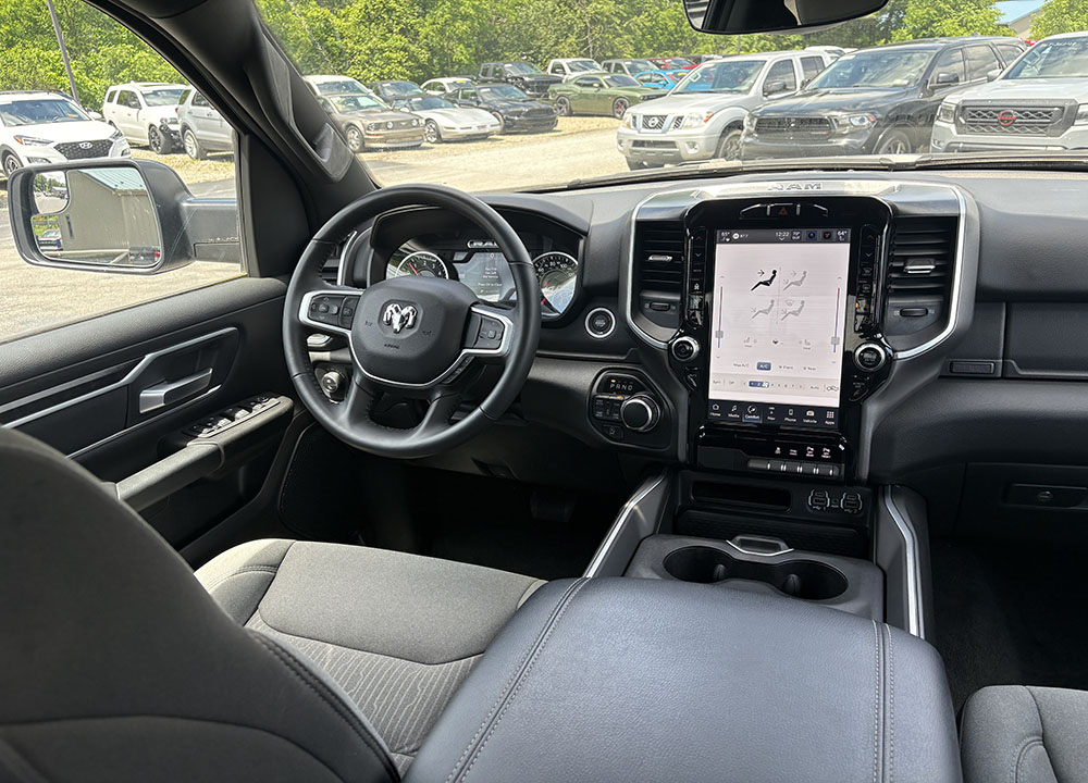 
								2023 RAM 1500 Big Horn Crew Cab full									