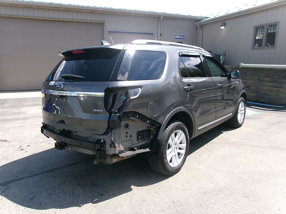 
								2019 Ford Explorer XLT full									