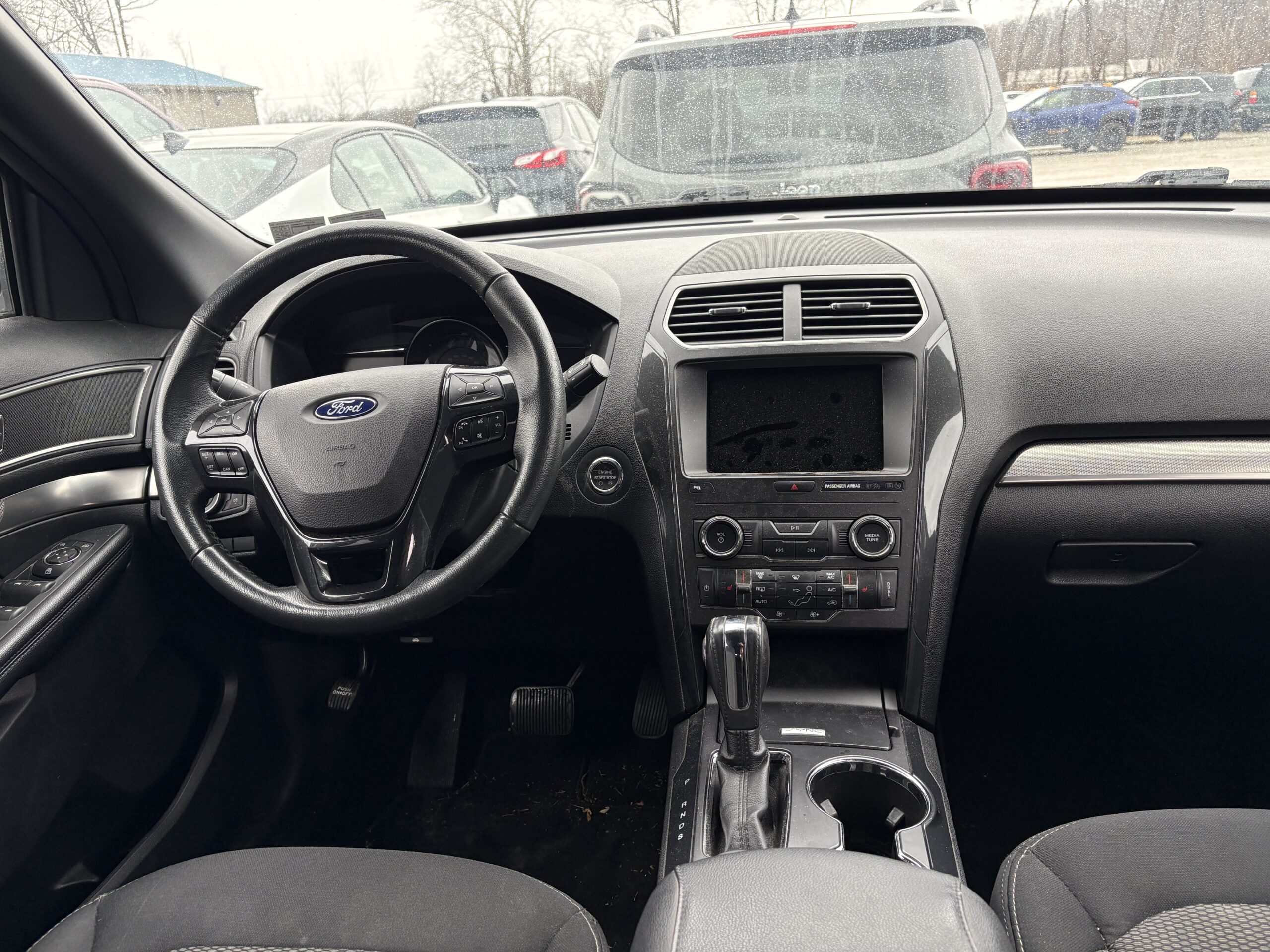 
								2018 Ford Explorer XLT full									