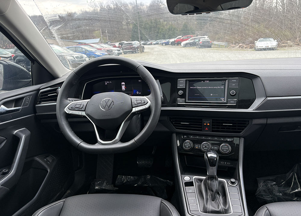 
								VOLKSWAGEN JETTA SE full									