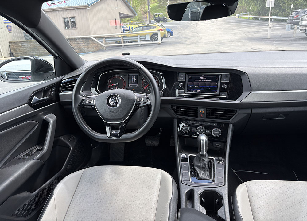 
								VOLKSWAGEN JETTA R-LINE full									