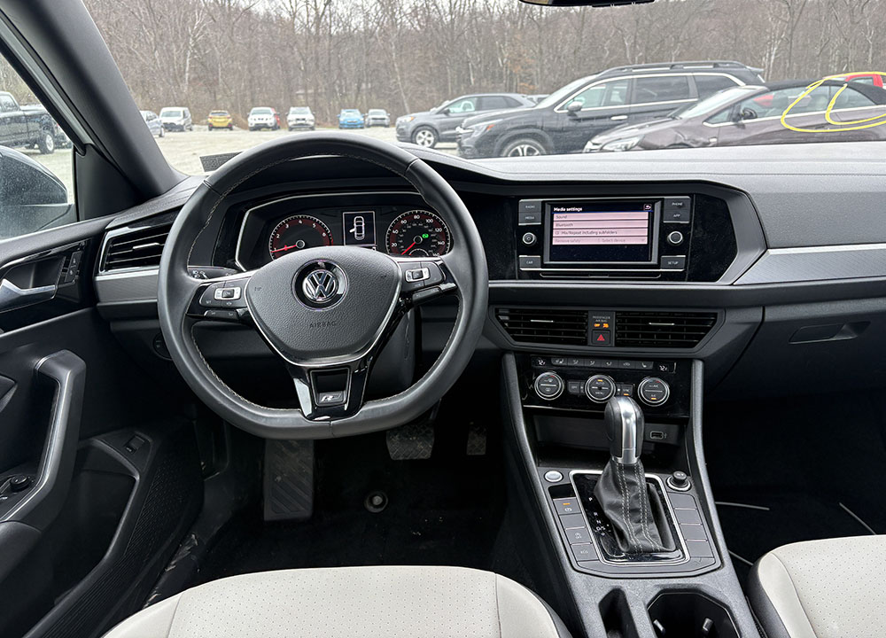 
								VOLKSWAGEN JETTA S full									