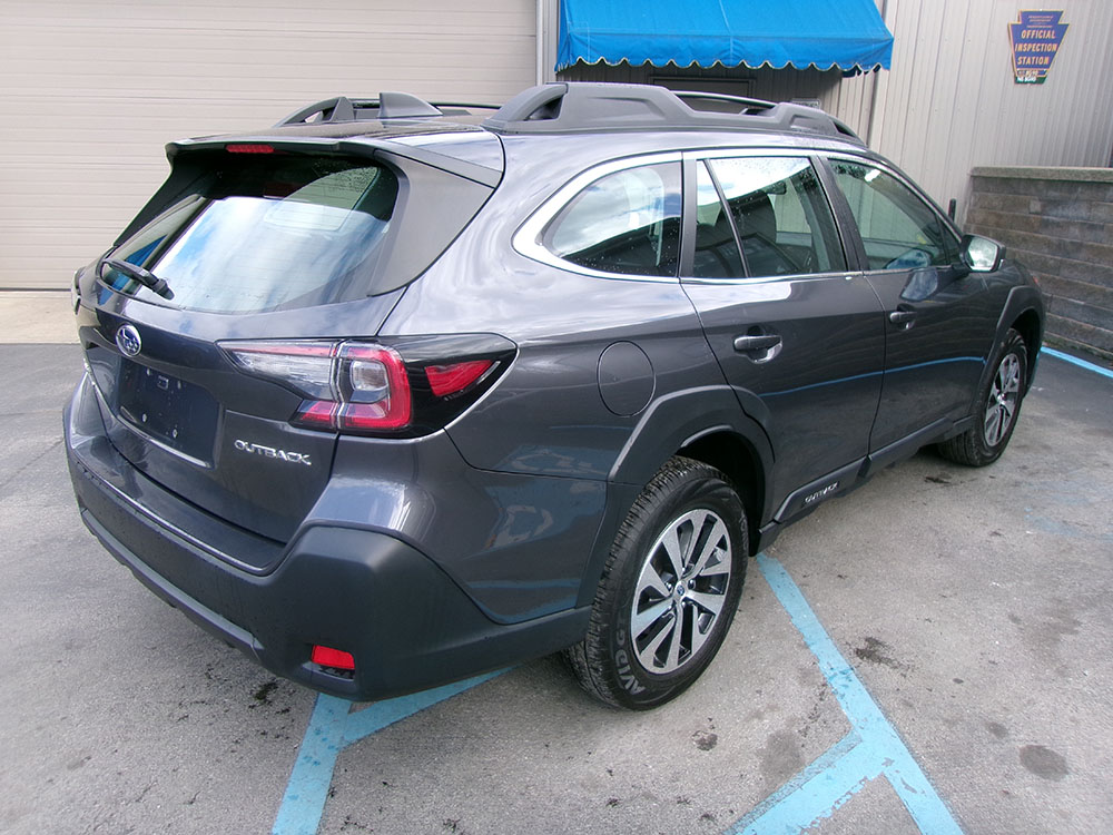 
								2023 Subaru Outback full									