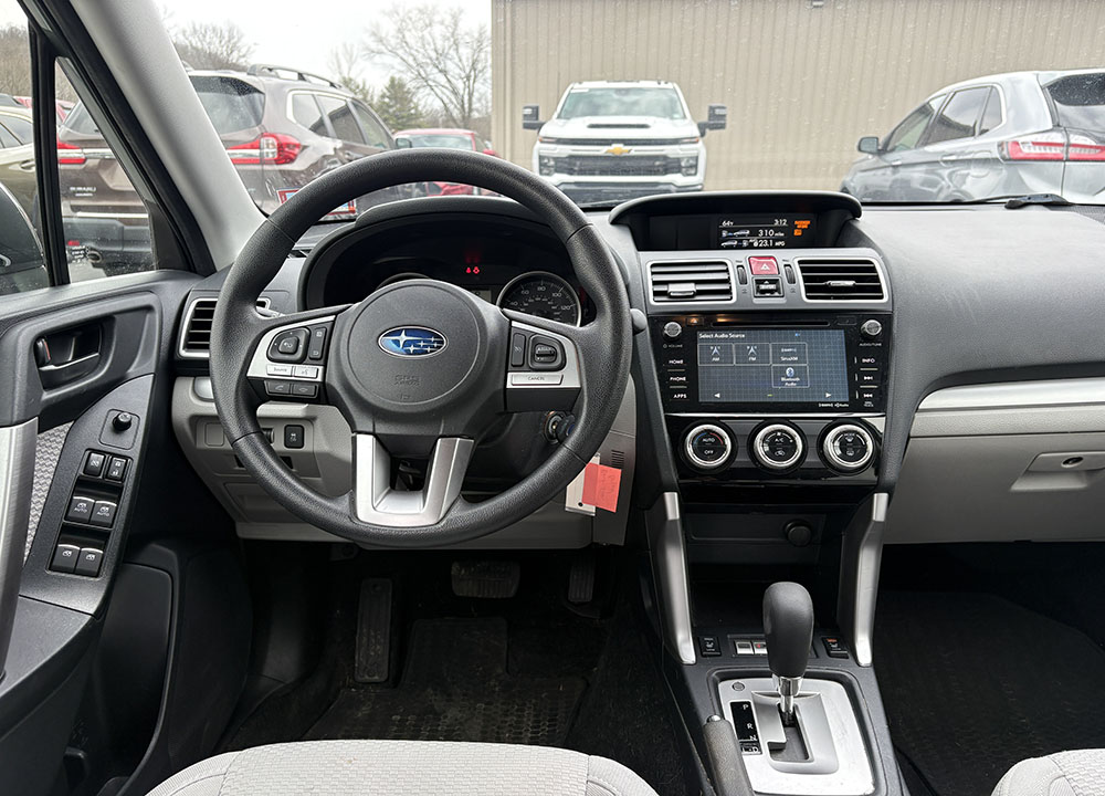 
								SUBARU FORESTER PREMIUM full									