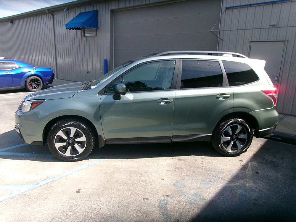 
								SUBARU FORESTER PREMIUM full									