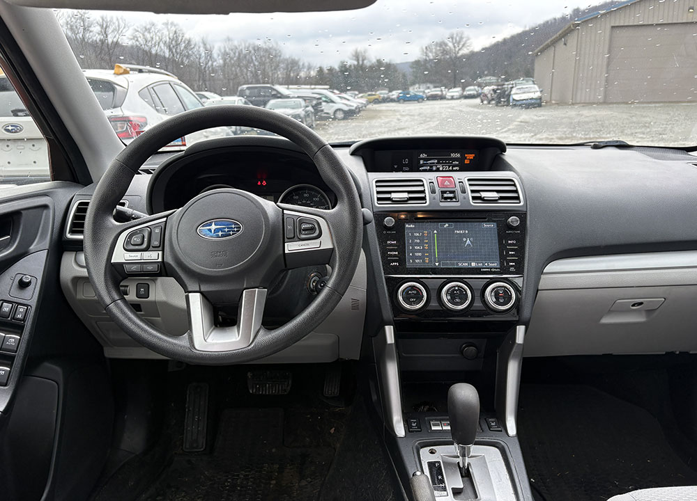 
								SUBARU FORESTER PREMIUM full									