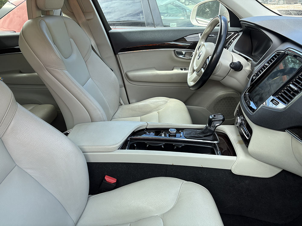 
								2018 Volvo XC90 T5 full									