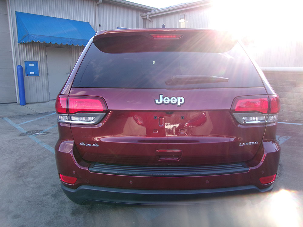 
								2021 Jeep Grand Cherokee Laredo full									