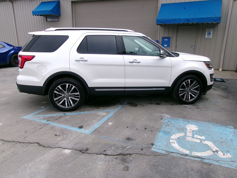 
								2017 Ford Explorer Platinum full									