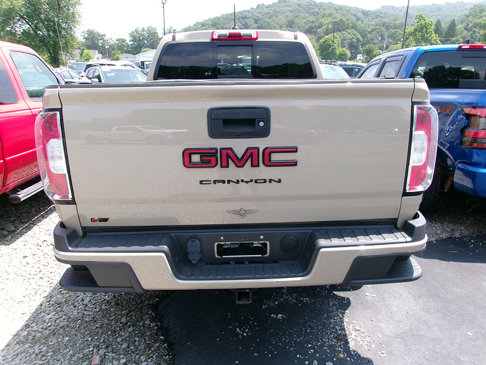
								2021 GMC Canyon Elevation Crew Cab full									