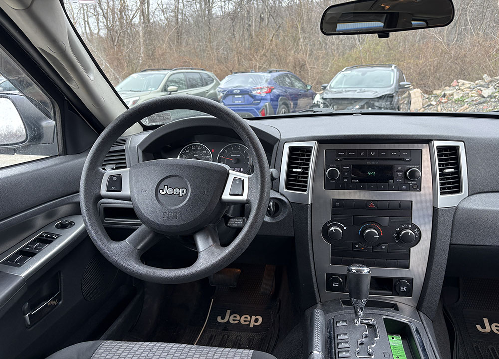 
								JEEP GRAND CHEROKEE LAREDO full									