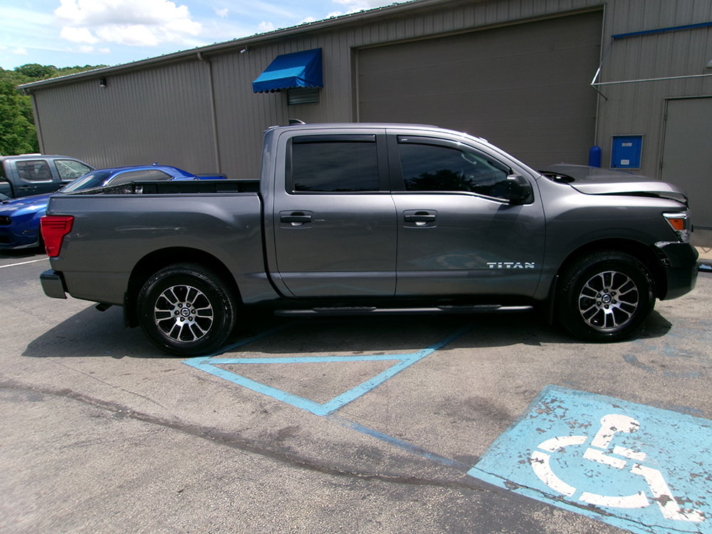
								2022 Nissan Titan SV Crew Cab full									