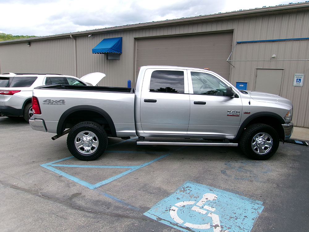 
								RAM 2500 TRADESMAN CREW CAB full									