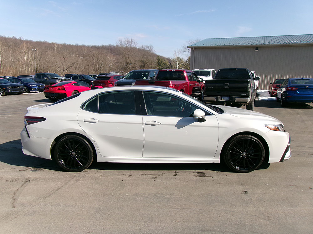 
								2022 Toyota Camry XSE full									
