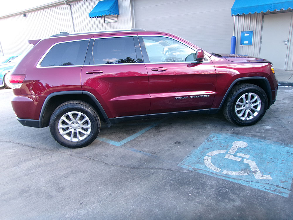 
								2021 Jeep Grand Cherokee Laredo full									