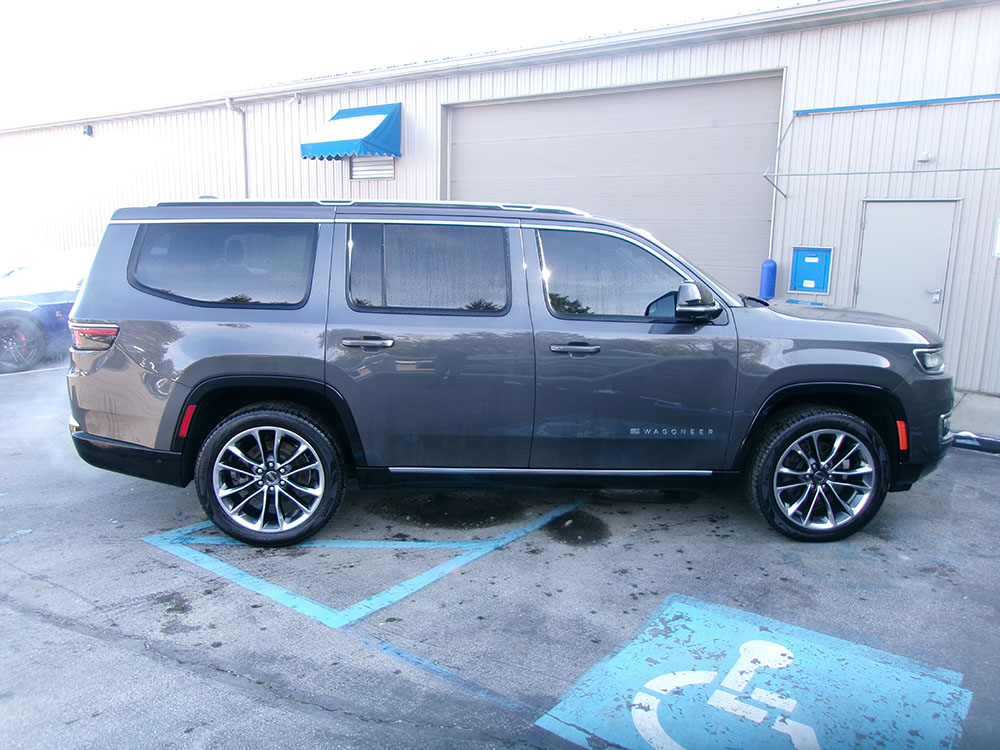 
								JEEP WAGONEER SERIES III full									